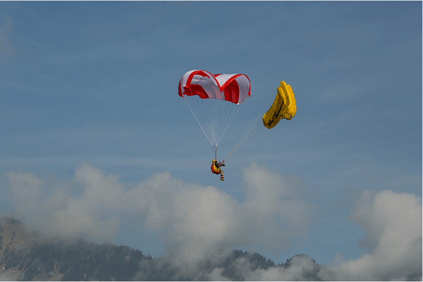 Parachute complet : Mirage G4 + Electra 130 + Techno 128 + Vigil 2 Parachute complet : Mirage G4 + Electra 130 + Techno 128 + Vigil 2