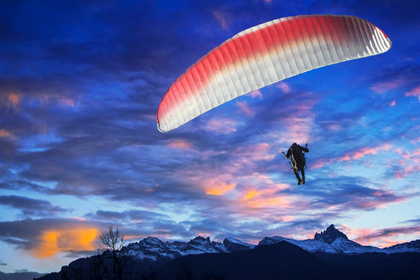 Paragliding vs Parasailing: A Comprehensive Comparison